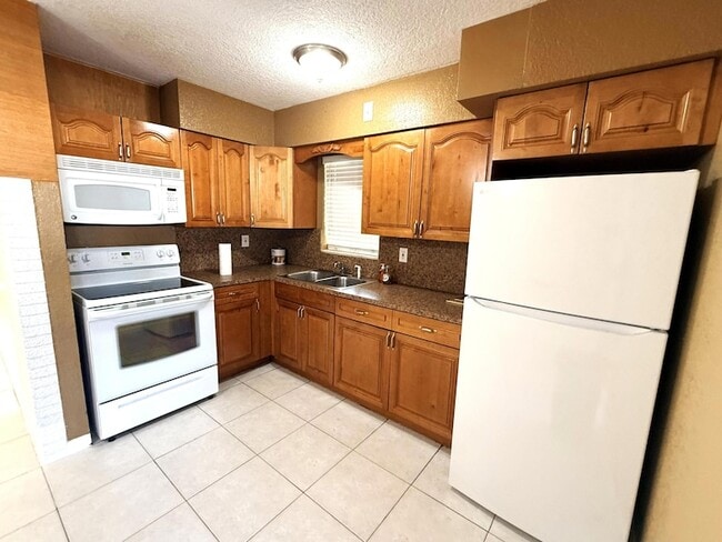Photo - 551 SE 15th St Apartment