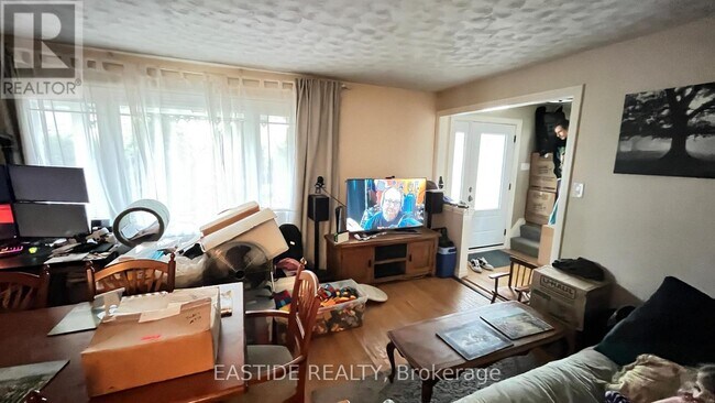 Photo du bâtiment - 153 Simpson Rd