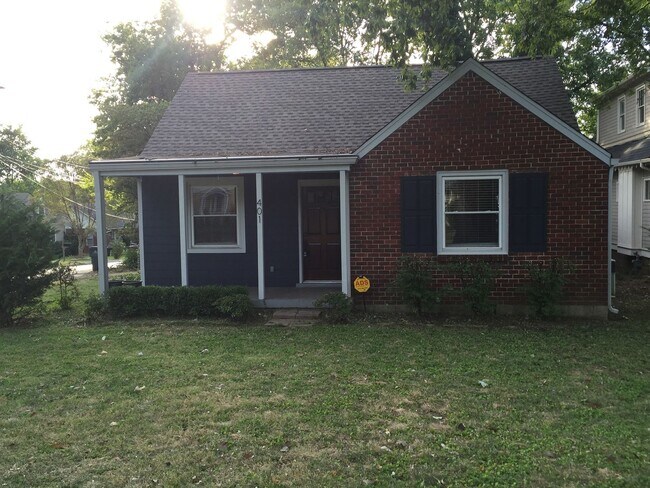 Building Photo - Charming Nashville Cottage!