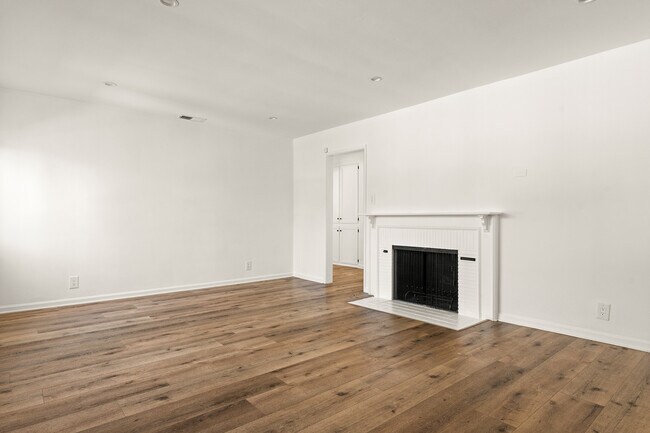 Foto del edificio - 5840 Allott Ave