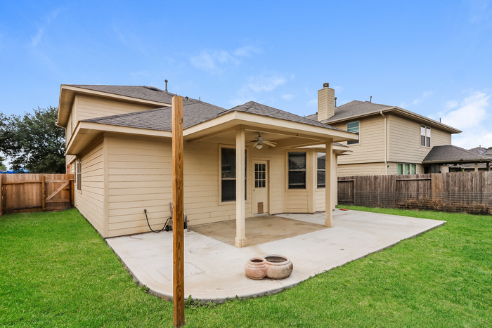 Building Photo - Charming 4-Bedroom Home with Elegant Touches