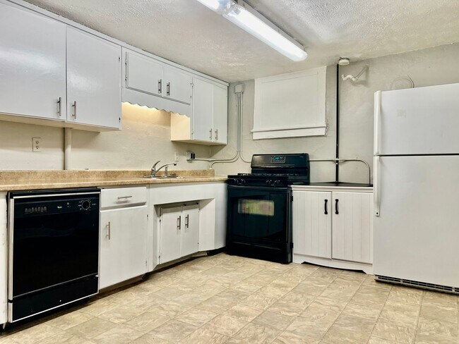 Building Photo - Amazing Garden Level Unit Near Sloan's Lake