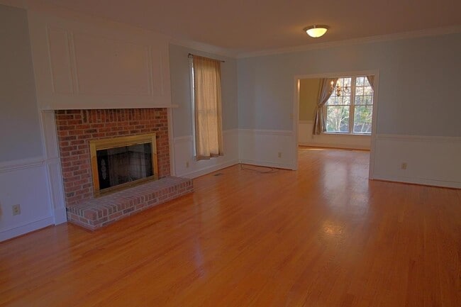 Building Photo - Spectacular & Spacious 4 Bedroom, 3 Bathroom Home in Durham with 1st Floor Bedroom!
