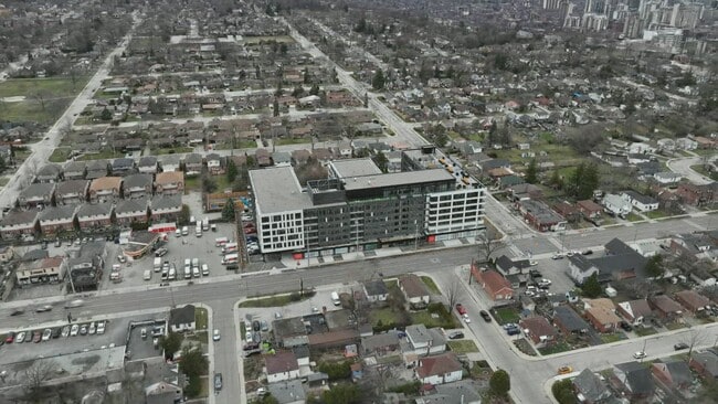  - 500 Upper Wellington