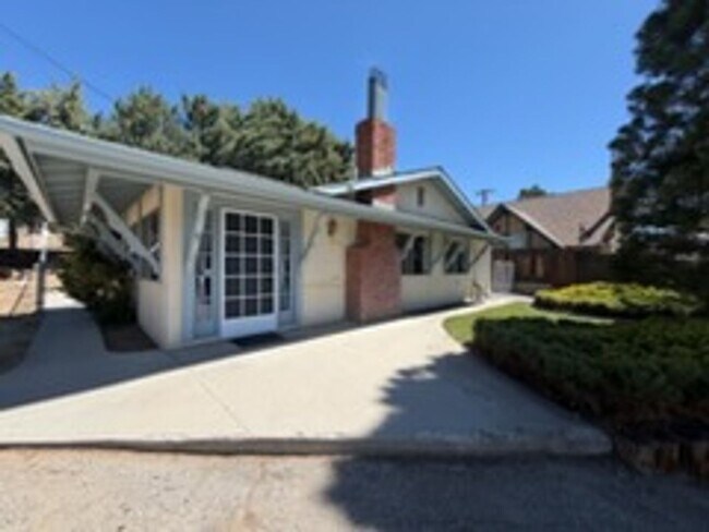 Building Photo - Move-In Ready Mountain Retreat with Garage Near Frazier Park & Los Padres Forest