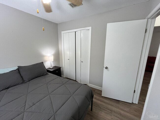 Foto del edificio - 1271 Redwood Ln