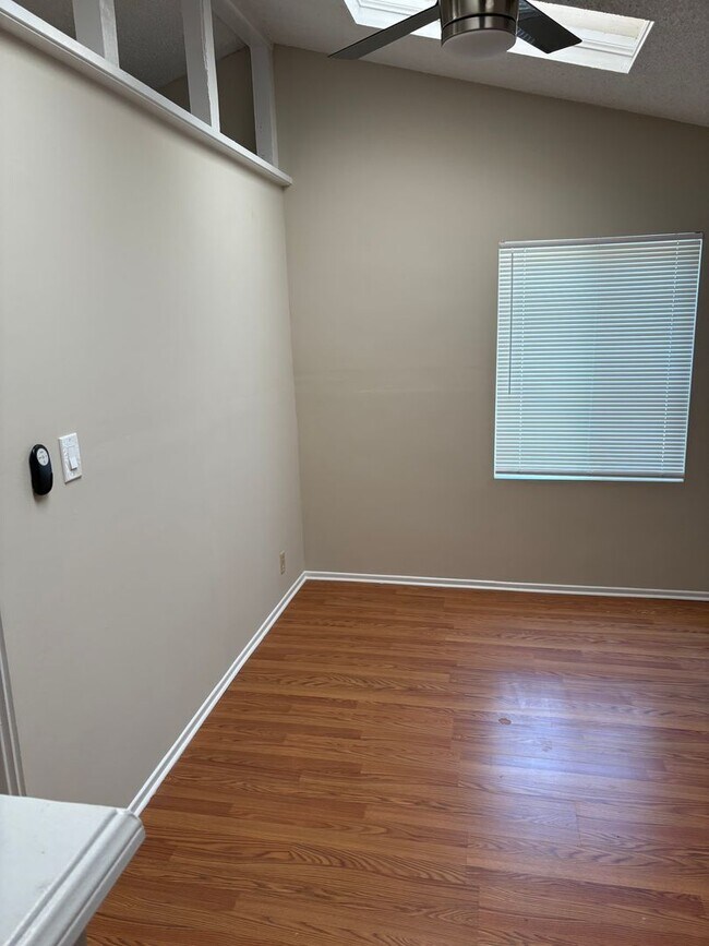 Foto del edificio - $1,895- ALL UTILITIES INCLUDED- BEAUTIFUL ...
