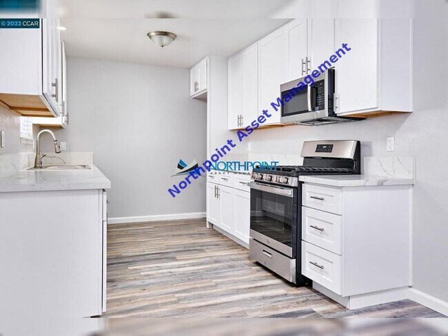 Foto del edificio - 307 Livoti Ave