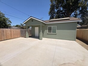 Building Photo - 1031 N Highland St