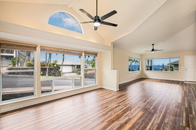 Foto del edificio - Unfurnished 3/2 with Spectacular Coastline...