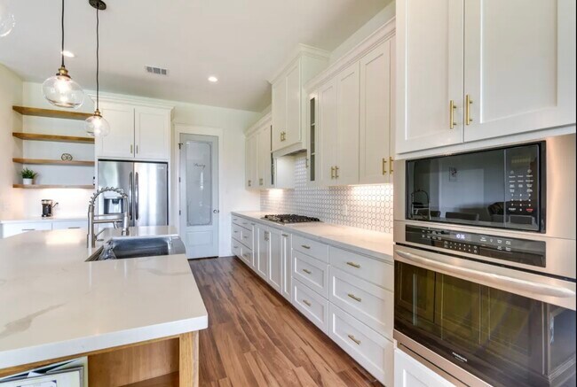 Building Photo - 3137 E Tower Cir