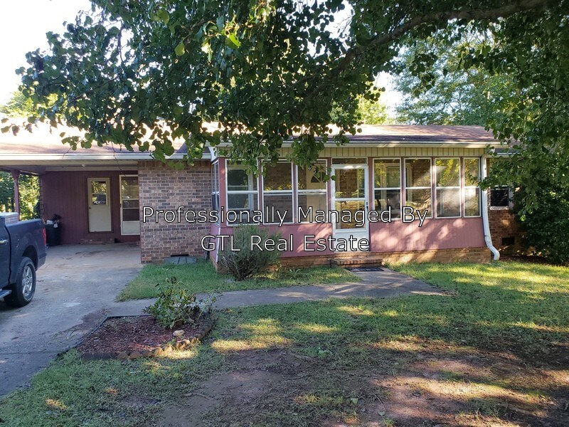 Foto principal - 135 Morris Mill Rd