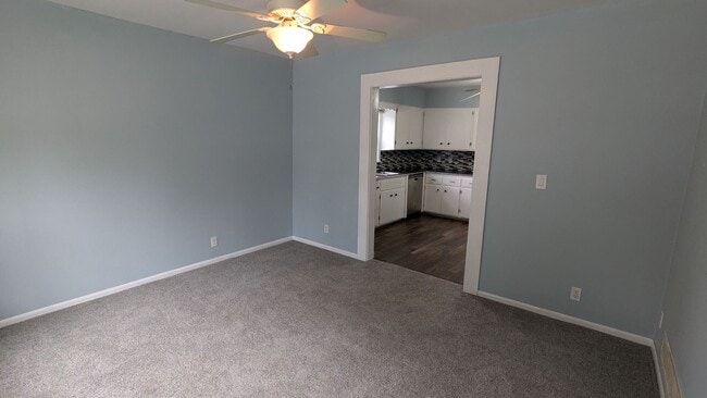 Foto del edificio - 2-bedroom home close to shopping and transit