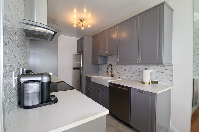 Building Photo - 5414 Newcastle Ave