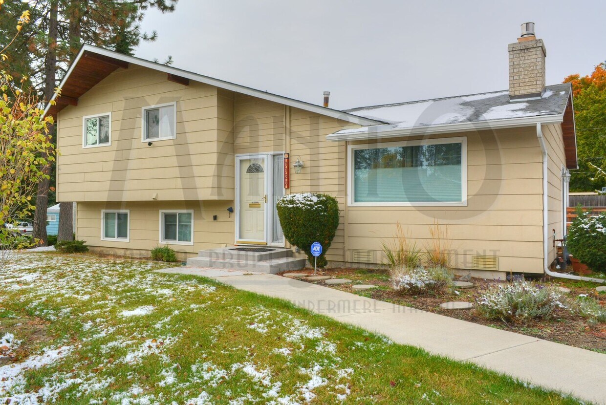 Primary Photo - Conveniently Located South Hill Home