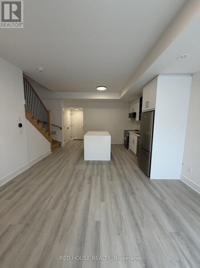 Building Photo - 226 Ellis Ave