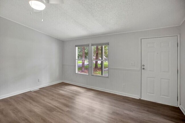 Foto del edificio - Completely renovated home in Summerville. ...