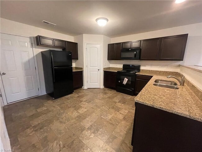 Building Photo - 357 Royal Fern Dr