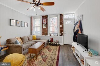 Building Photo - 2567 Kern St