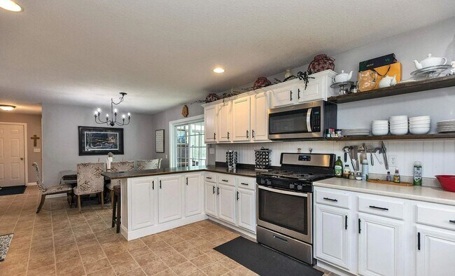 Building Photo - 5 Deer Run