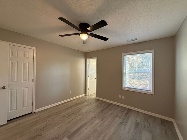 Foto del edificio - Remodeled 2 bedroom 2 bath duplex,