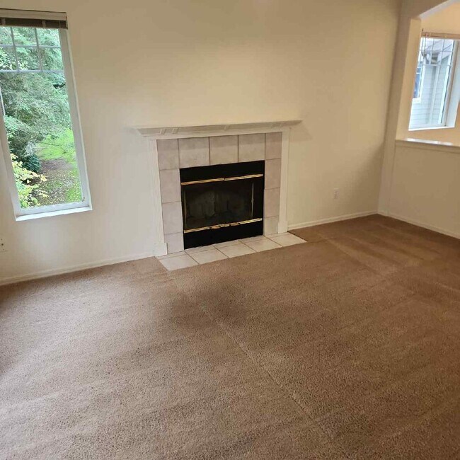 Building Photo - MOVE-IN SPECIAL: $500 off second month's r...
