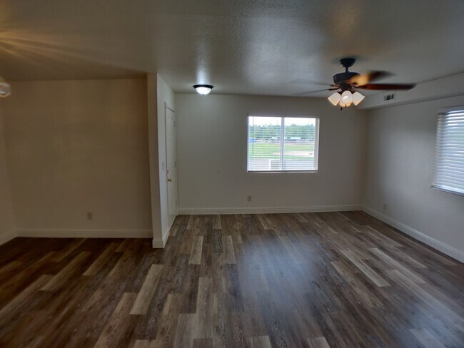 Family Room - 1535 Bruce Dr