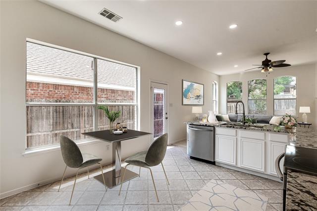 Foto del edificio - 3320 Woodbluff Ln
