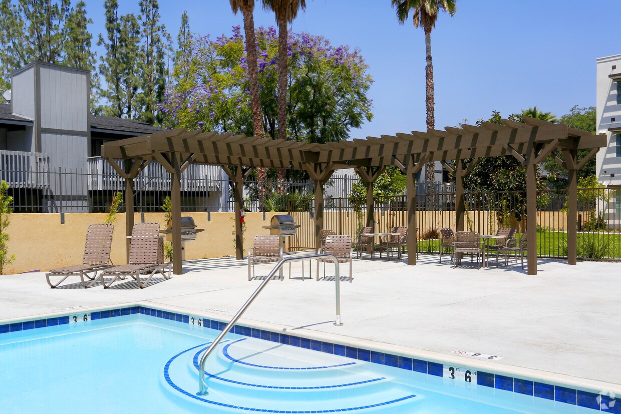 807 West Apartments in Riverside, CA