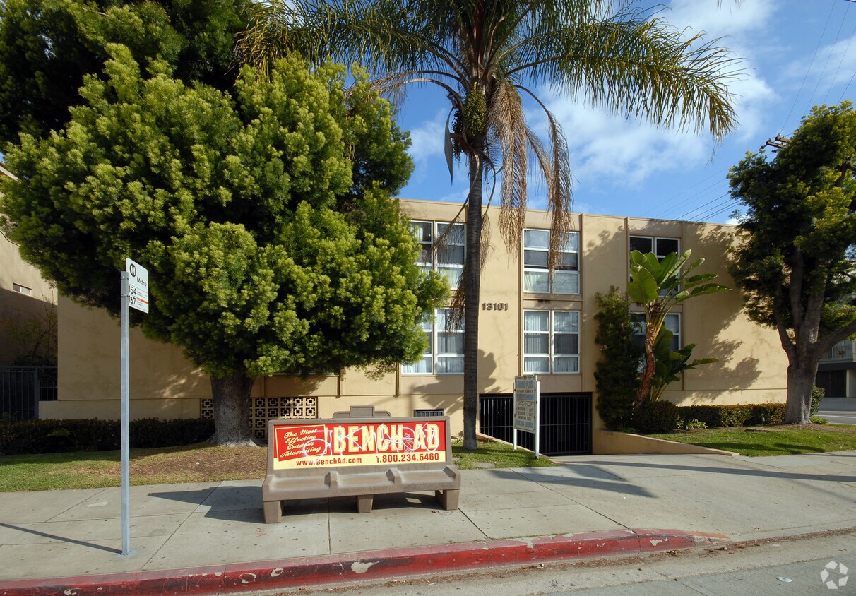 Primary Photo - 13101 Oxnard St