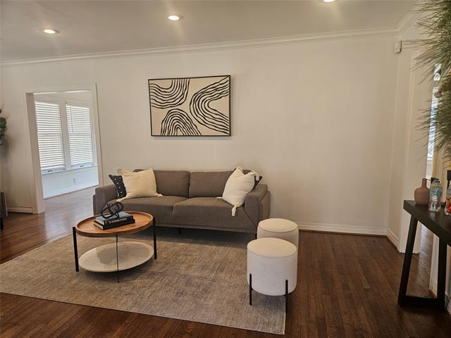 Building Photo - 7010 Vivian Ave