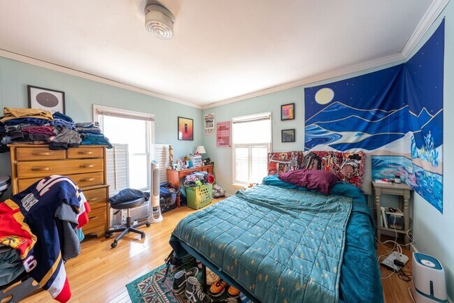 Foto del edificio - Check out this awesome 3 bed 2 bath in Somerville.