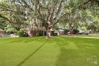 Building Photo - 226 Larchmont Dr