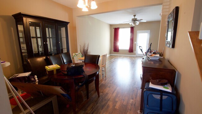 Foto del edificio - Gorgeous 2br/2.5ba Two-Floor Townhouse in ...