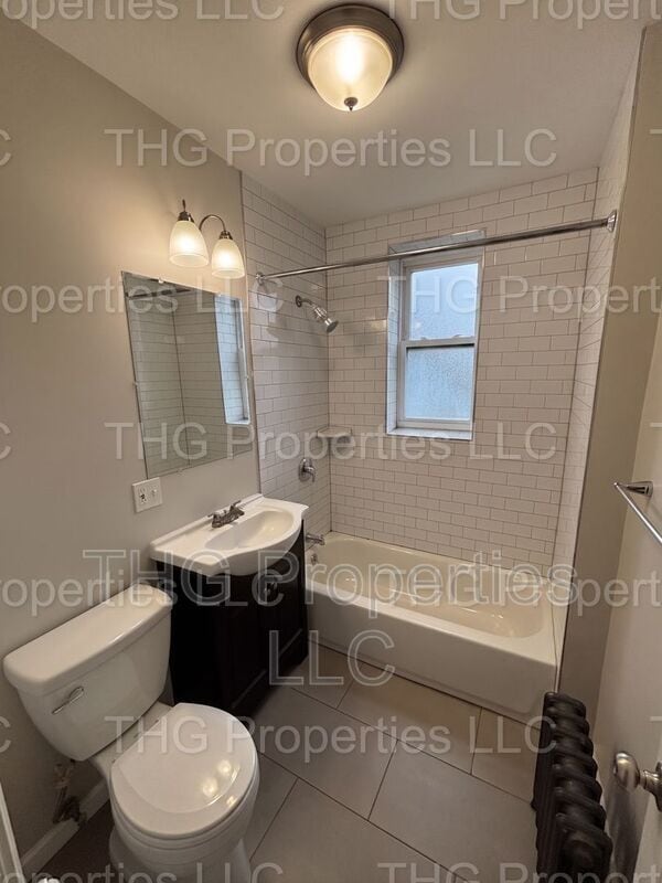 Building Photo - 490 Tremont Ave
