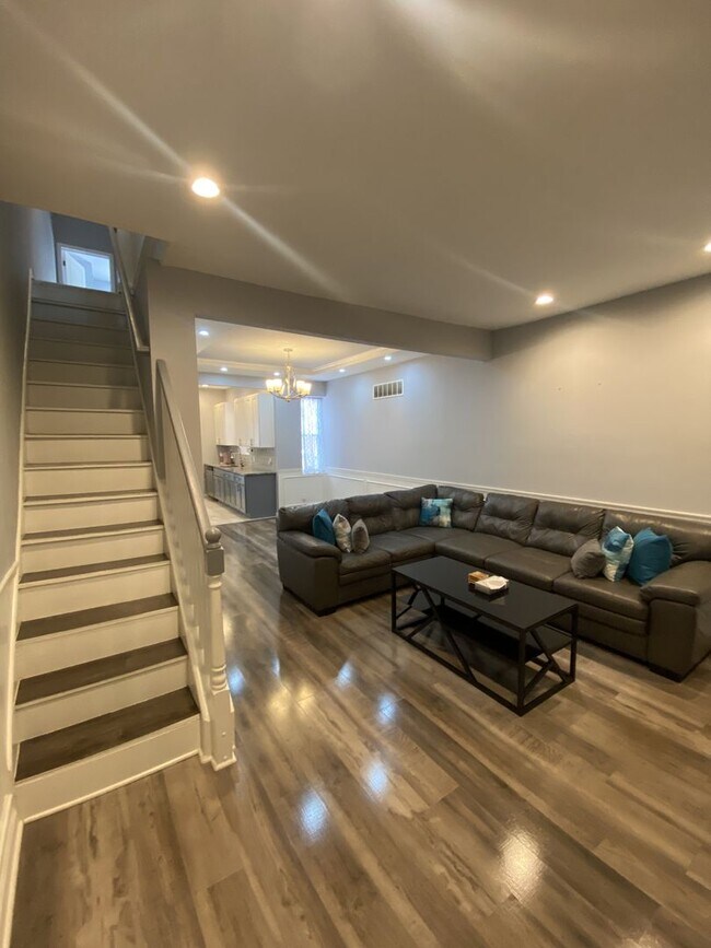 Foto del edificio - 5706 Warrington Ave