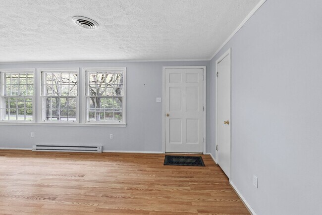 Foto del edificio - Updated 3-Bedroom Home on Quiet Street in Charlotte Court House!