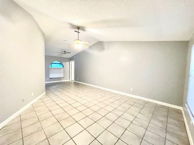 Building Photo - 10026 Chesham Dr