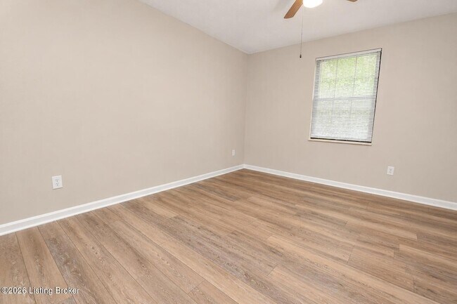 Foto del edificio - 6522 Six Mile Ln