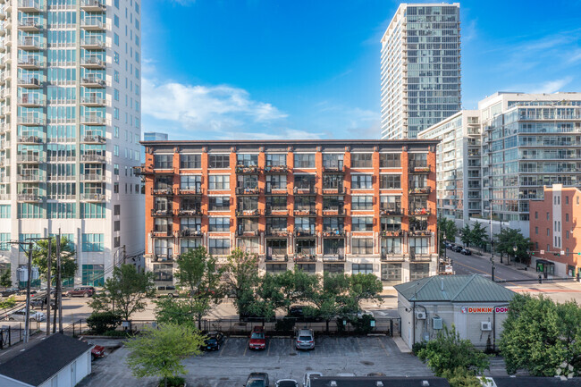 Building Photo - Skyline Loft