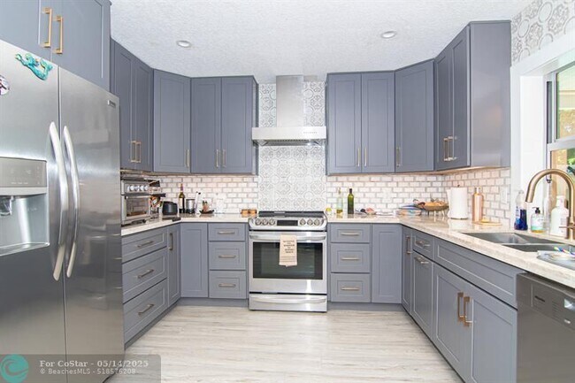 Foto del edificio - 3251 NW 65th St