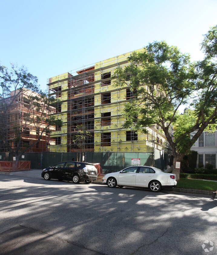 Building Photo - 450-460 N Palm Dr