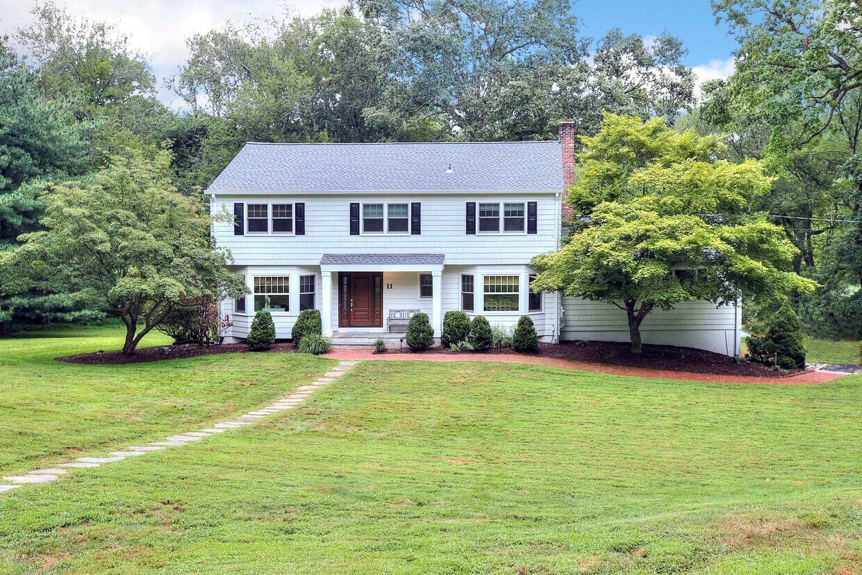 Primary Photo - 11 Turkey Hill Cir
