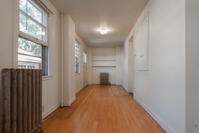 Building Photo - 146 E Gorham St