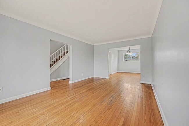 Photo du bâtiment - 1677 Baseline Rd