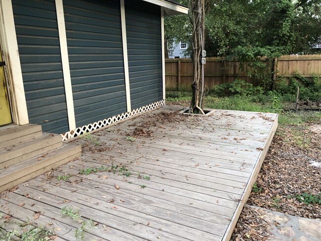 Fenced backyard with large patio deck - 1002 Turner St