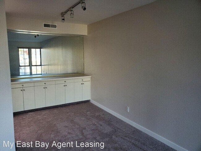 Building Photo - 1 br, 1 bath House - 742 Wesley Way #3A