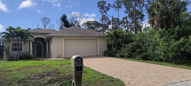 Building Photo - 105 Yellow Pine Dr