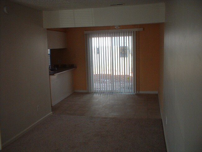 Foto del edificio - 3691 Windmill Dr