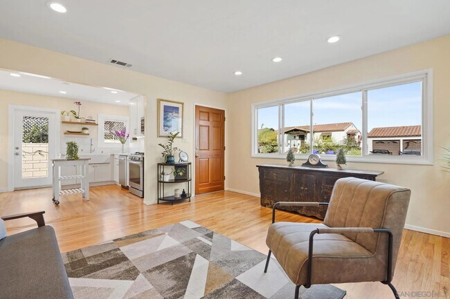 Front living room looking towards kitchen - 2542 Haller St